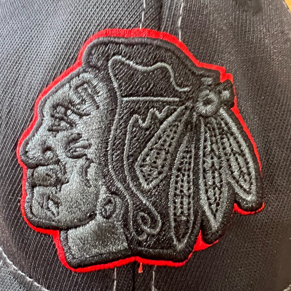 Reebok NHL Hockey Chicago Blackhawks Fitted Baseball Hat Cap - Picture 2 of 6